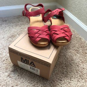 MIA size 40 (9in US)